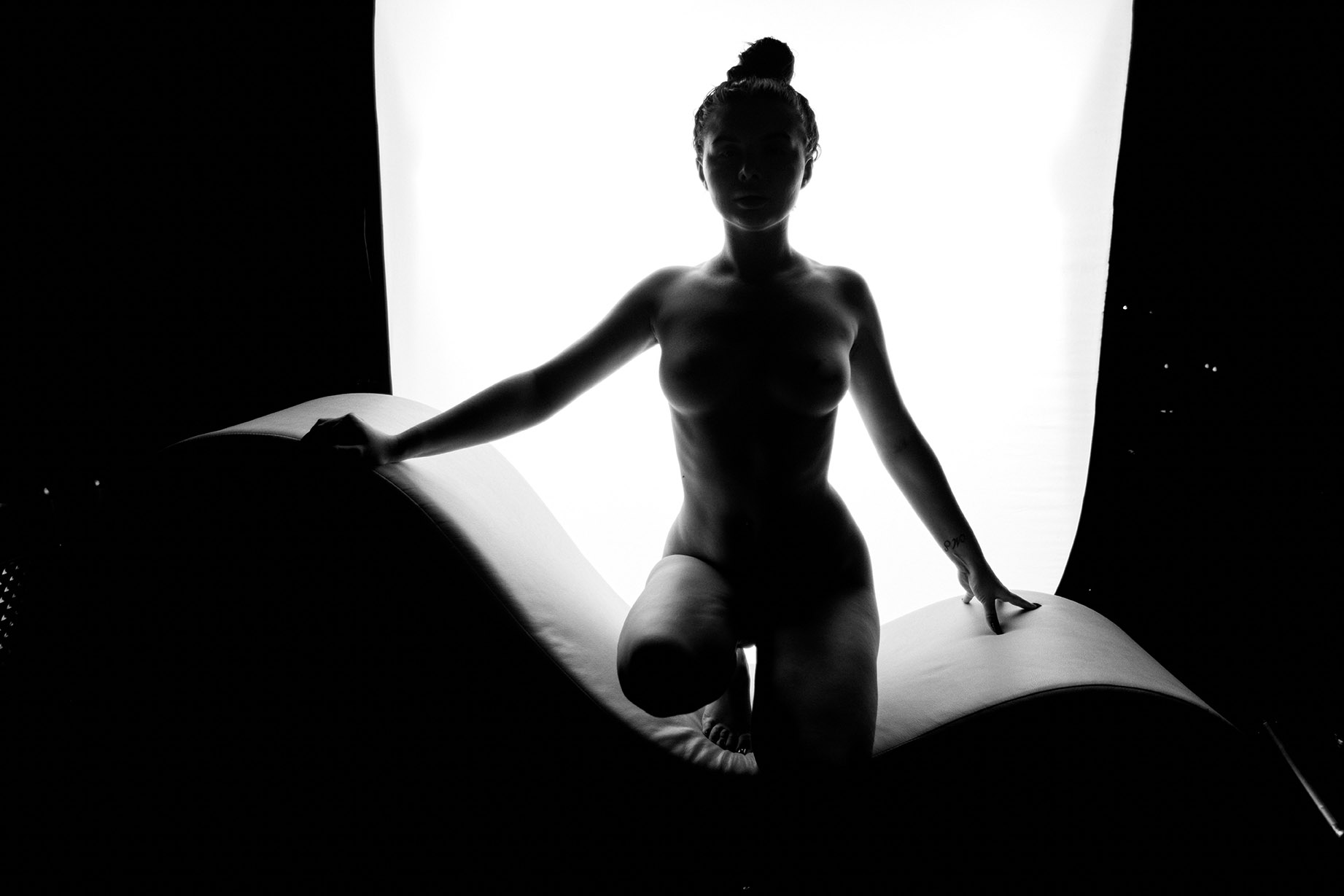 Complete galleries, nude art and extended films